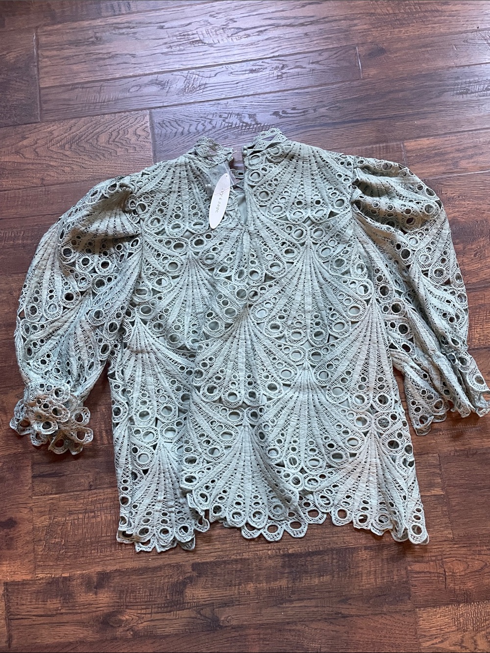 Sea foam lace top - Picture 6 of 8